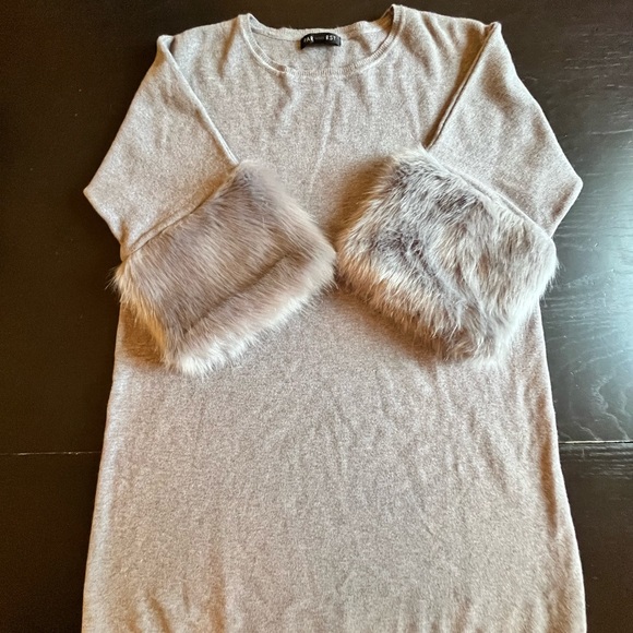 Grey tunic sweater with Faux fur cuffs, size medium. - Picture 2 of 5